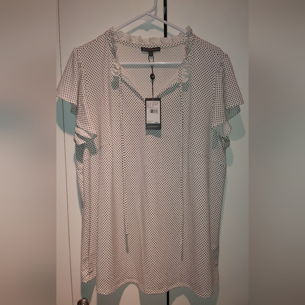 NEW Adrianna Papell short sleeve Polka dot blouse, size 1X, new with tags.